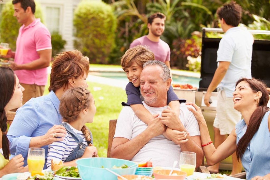 Jeux pour fête de famille : 6 idées d'activités pour une célébration réussie 