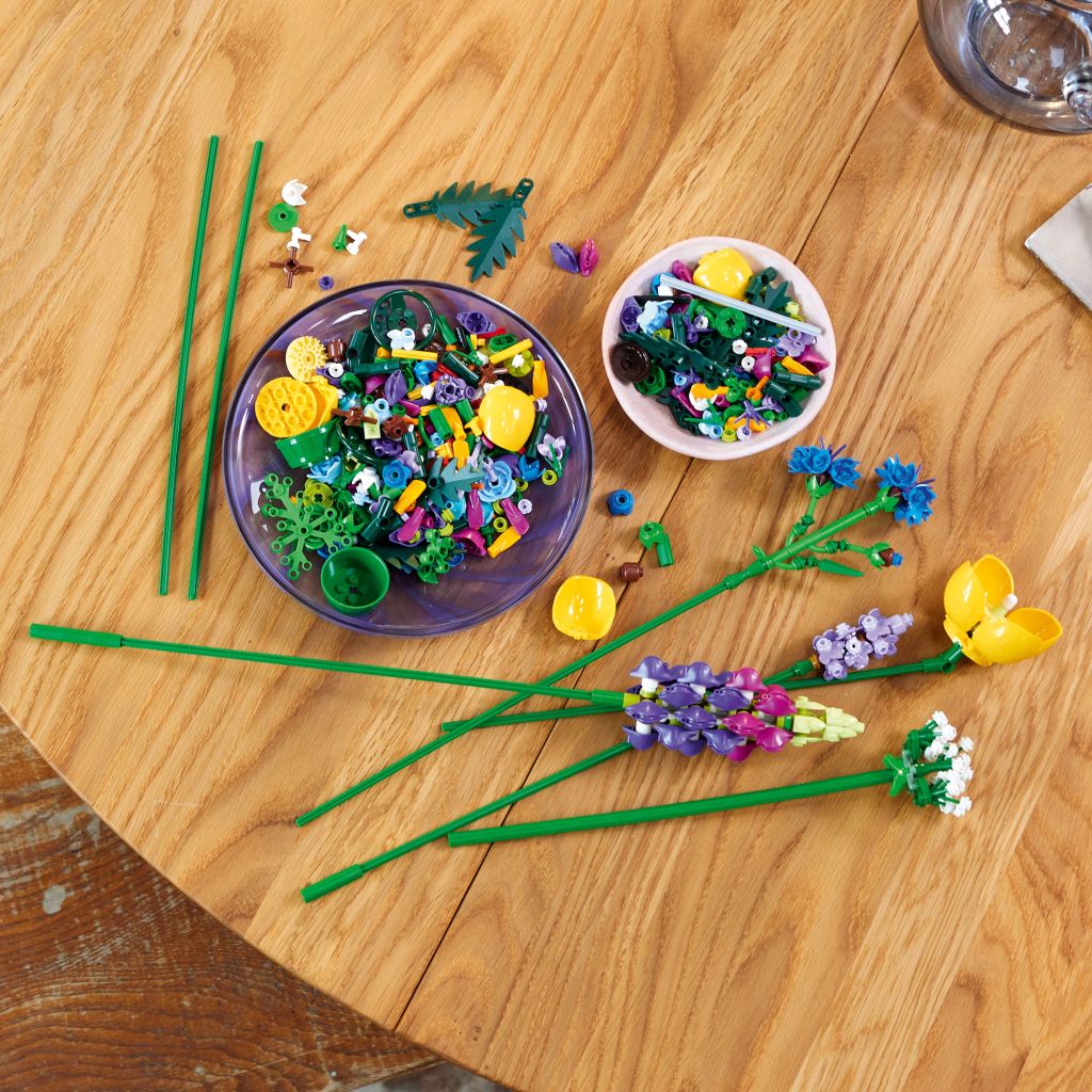 détails LEGO 10313 Bouquet de fleurs sauvages