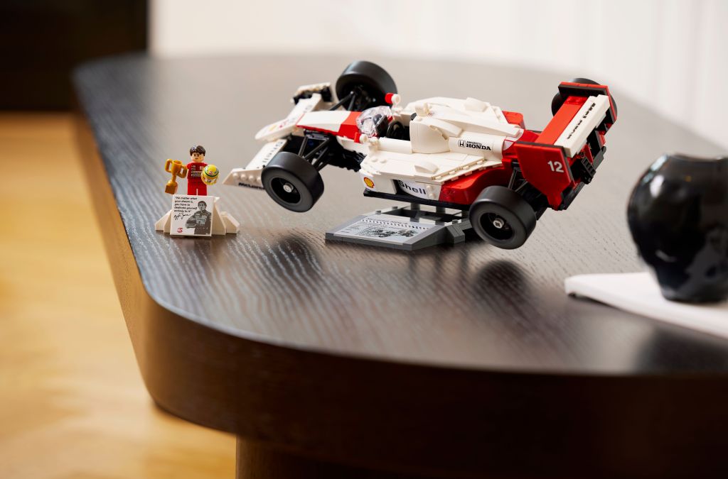 décoration LEGO Icons 10330 McLaren MP4/4 et Ayrton Senna