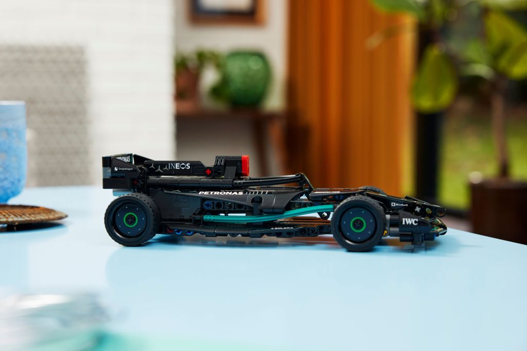 décoration LEGO Technic 42165 Mercedes-AMG F1 W14 E Performance Pull-Back